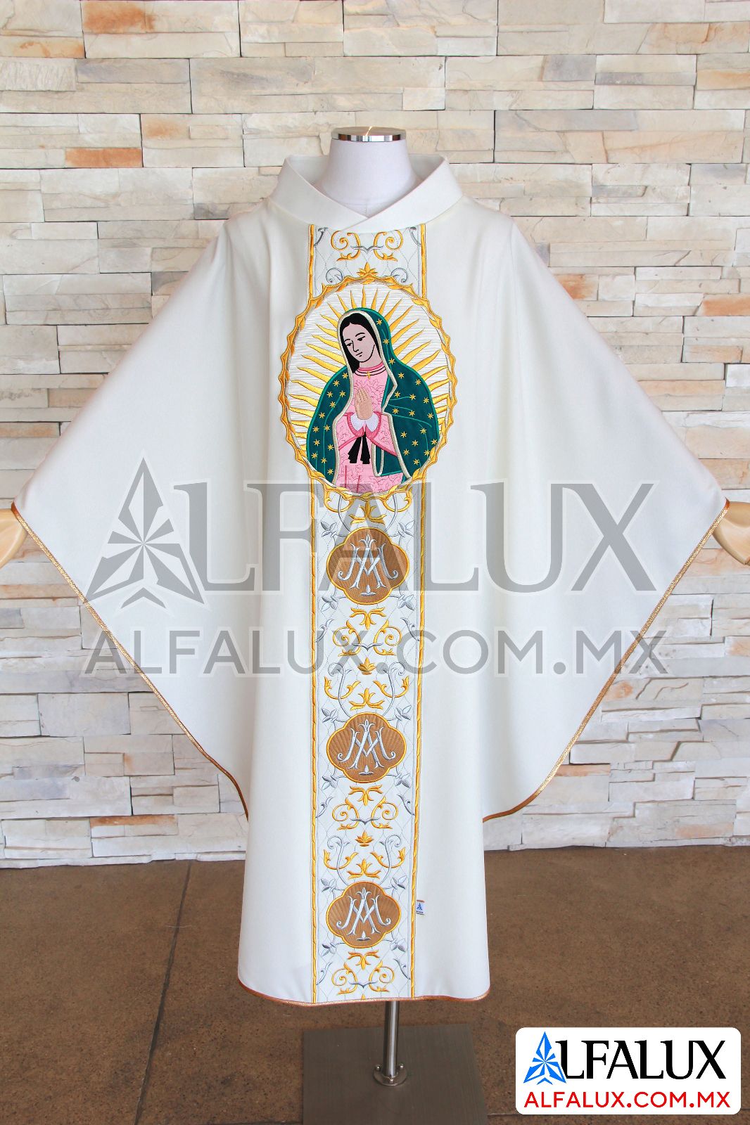 07 JHS MA Alfalux Casulla Central Blanco Medallon Virgen 24